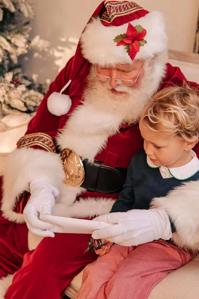 Real-bearded Santa photos with your children